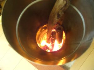 室内暖房でロケットストーブを安定して燃焼させる方法
